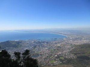 Blick von Table Mountain auf Cape Town und Table Bay