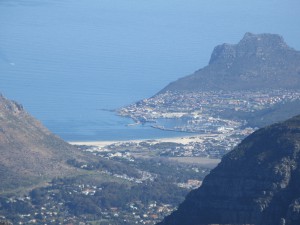 Hout Bay, herangezoomt von Table Mountain