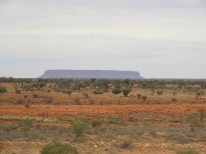 Mount Conner, auf der Strecke zum Uluru, Lasseter Highway, 26.10.15