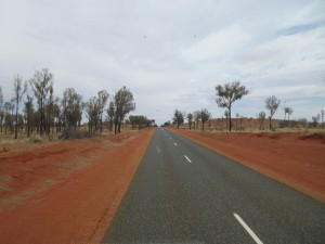 Lasseter Highway, auf der Strecke zum Uluru, 26.10.15